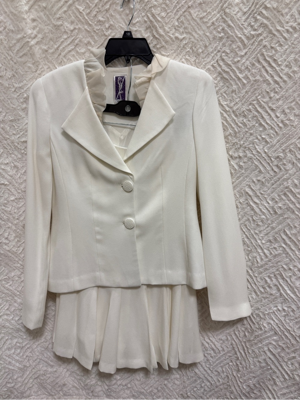 Vintage Zelda Ivory Women's Blazer and Skirt Set with Pleated Hem